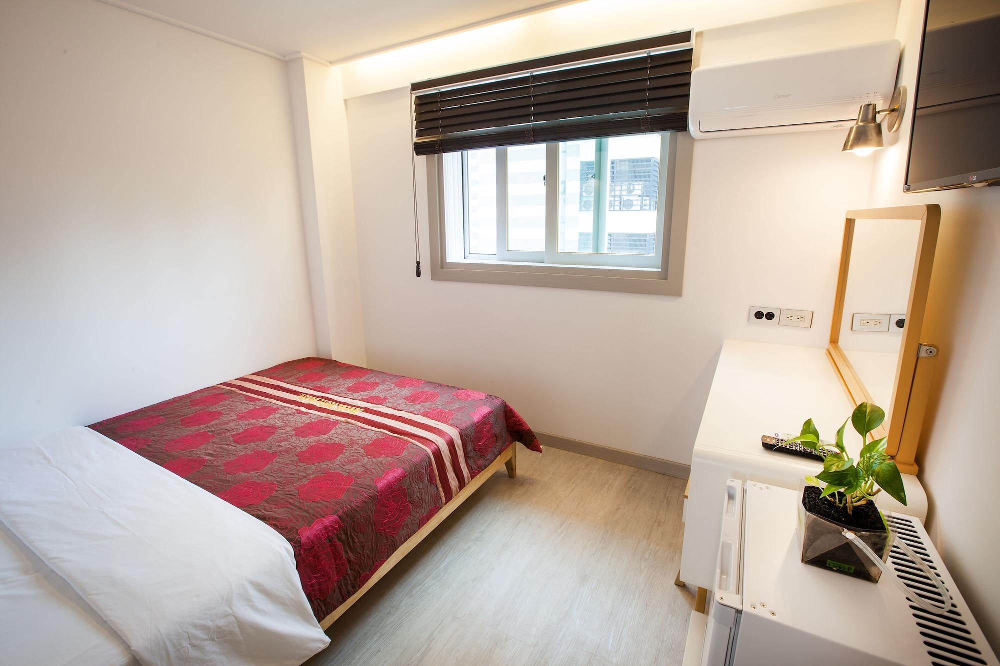 Petercat Shinchon Hotel