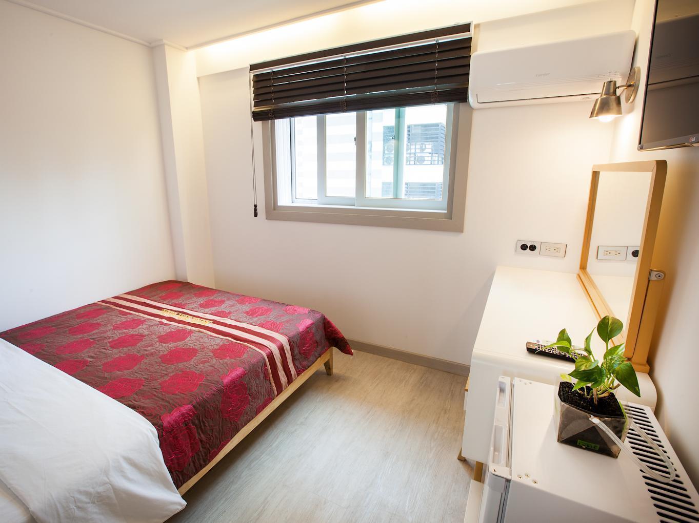 Petercat Shinchon Hotel
