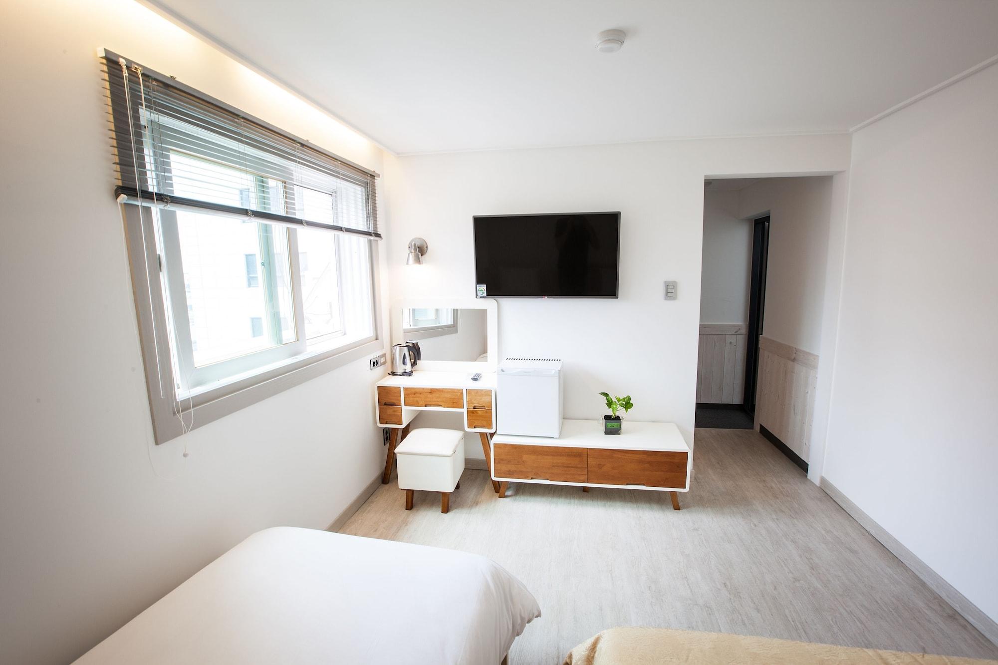 Petercat Shinchon Hotel